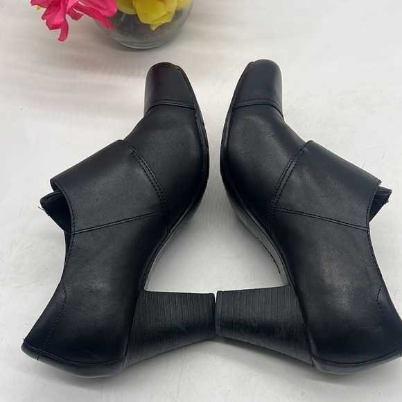 Clarks Bendables Black Heels with Gold Buckles Size 9.5 BAB4728A - Picture 9 of 9